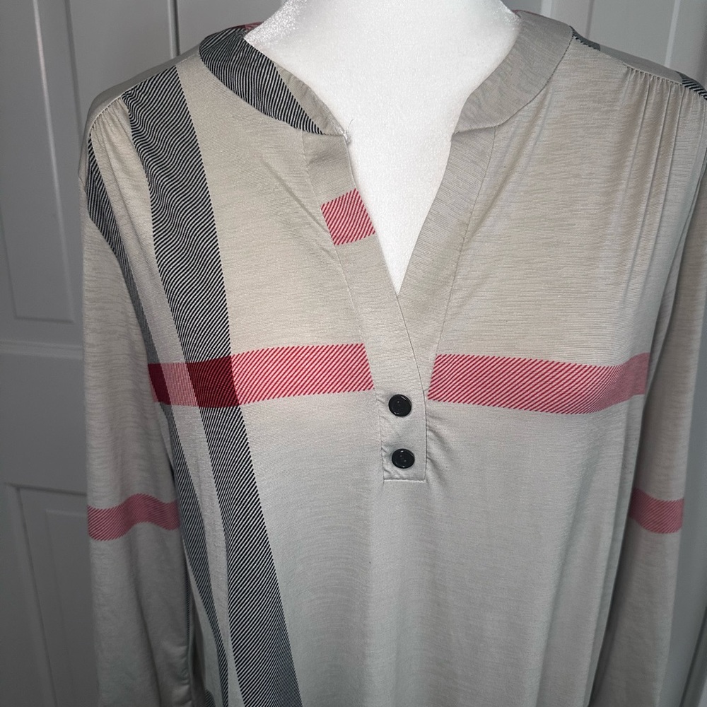 Chic Striped Buttoned Tunic - Picture 4 of 8